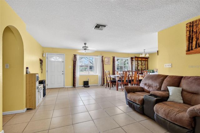 1400 N SIMPSON STREET, Mount Dora, FL 32757