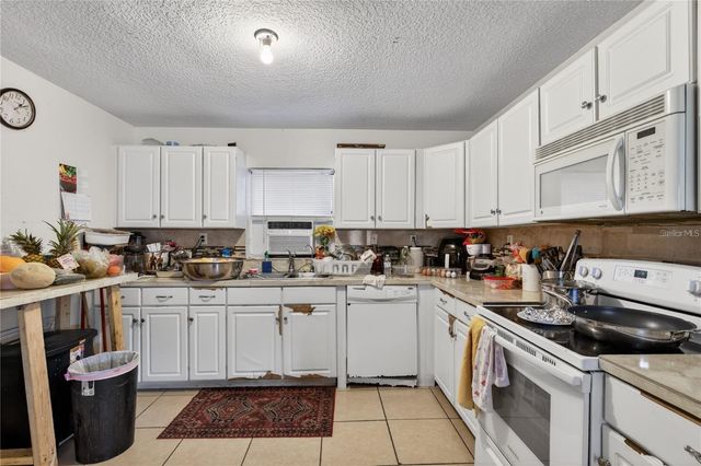 1400 N SIMPSON STREET, Mount Dora, FL 32757