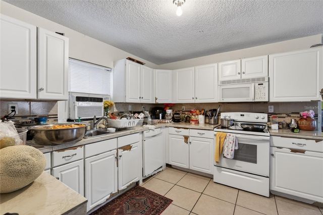 1400 N SIMPSON STREET, Mount Dora, FL 32757