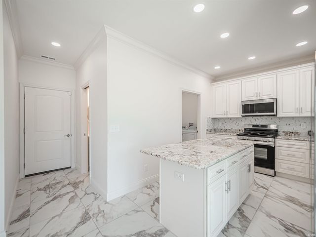 1535 Venture Drive, Evansville, IN 47711