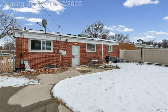 22644 Hill Street, Warren, MI 48091