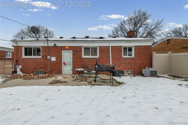 22644 Hill Street, Warren, MI 48091