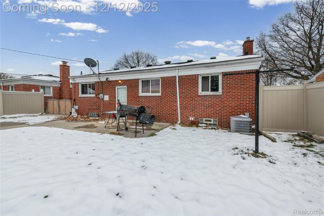 22644 Hill Street, Warren, MI 48091