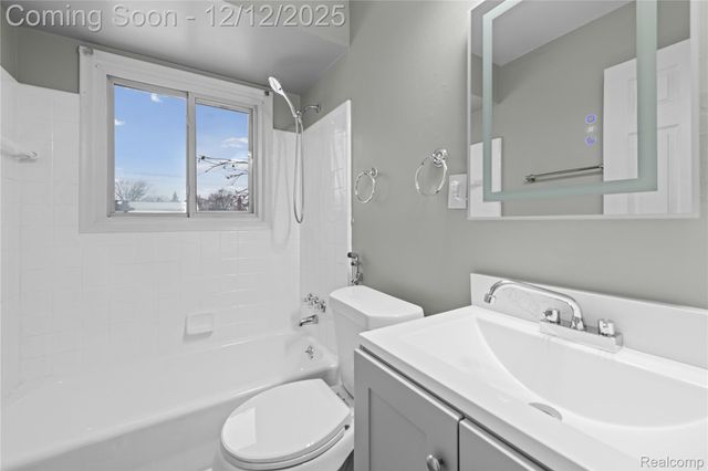 22644 Hill Street, Warren, MI 48091