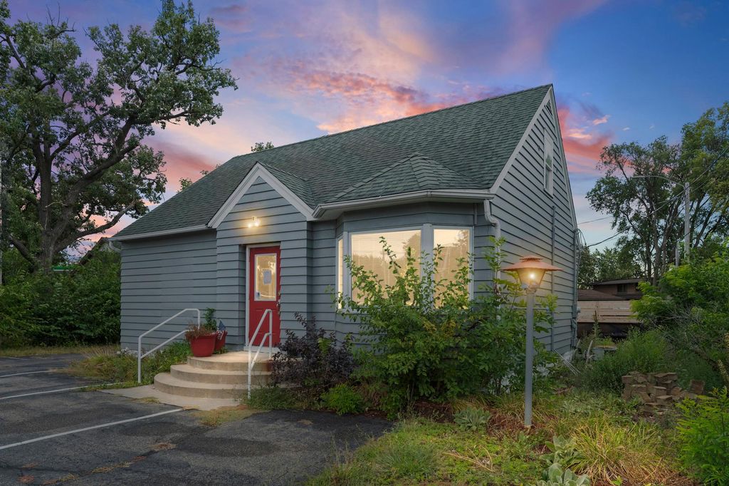 721 E River Road, Anoka, MN 55303 — exterior