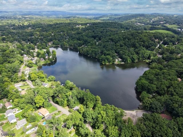111 S Shore Dr, Wantage Twp., NJ 07461