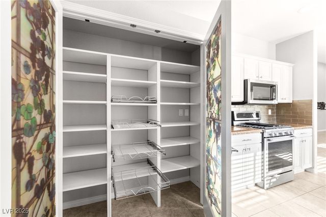 1679 Clovercrest Court, Henderson, NV 89012