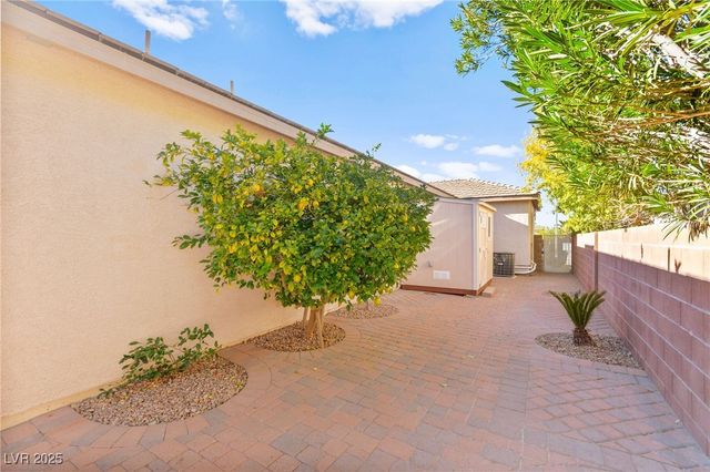 1679 Clovercrest Court, Henderson, NV 89012