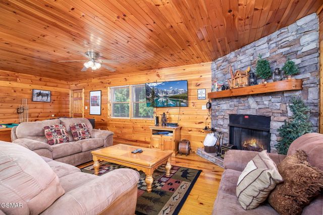 2039 Oakmont Drive, Sevierville, TN 37876