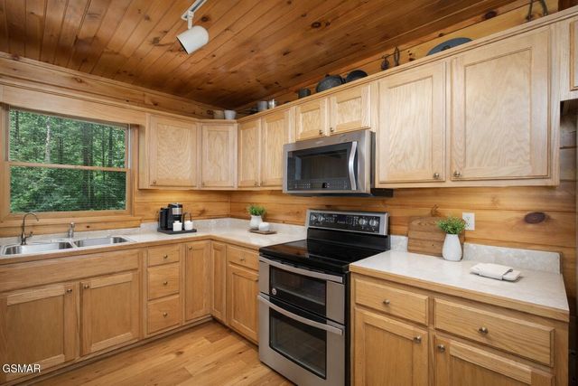 2039 Oakmont Drive, Sevierville, TN 37876