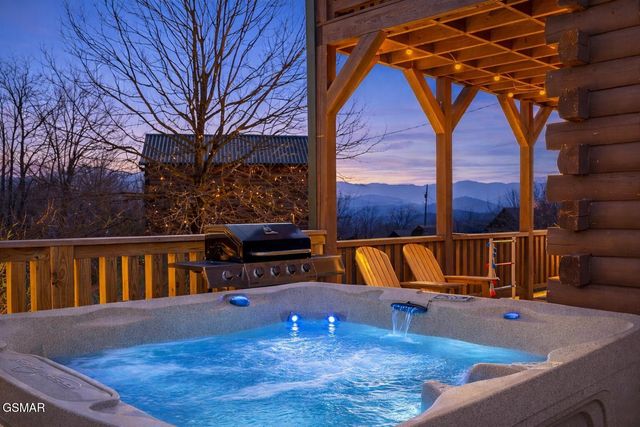 2039 Oakmont Drive, Sevierville, TN 37876