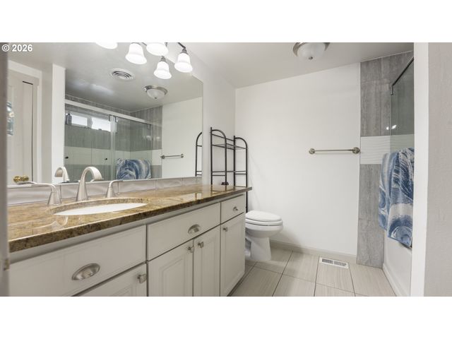 15758 Se HIGHWAY 224 120, Damascus, OR 97089