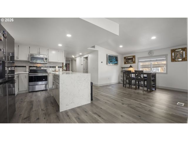 15758 Se HIGHWAY 224 120, Damascus, OR 97089