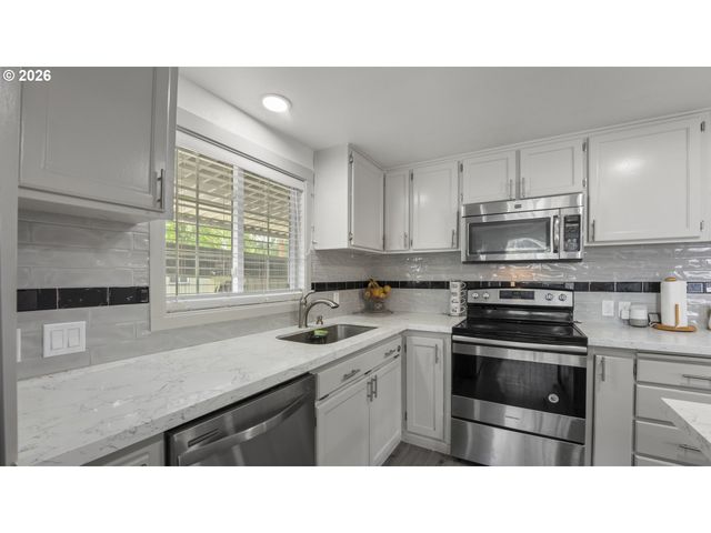 15758 Se HIGHWAY 224 120, Damascus, OR 97089
