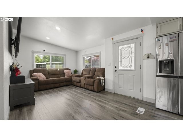 15758 Se HIGHWAY 224 120, Damascus, OR 97089