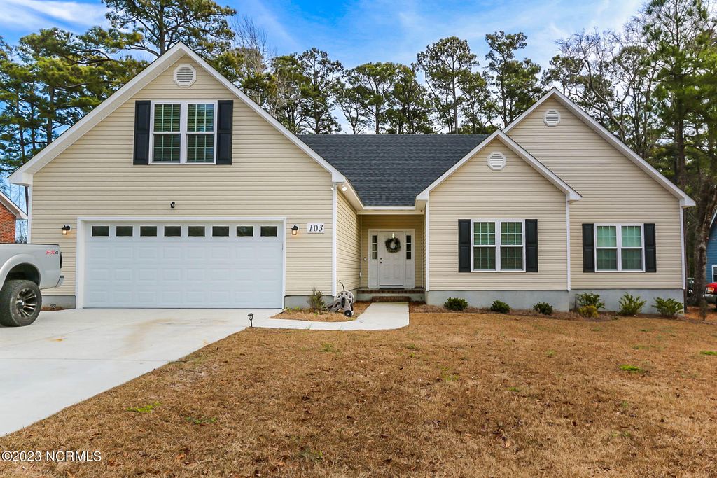 103 Bogue Landing Drive, Newport, NC 28570