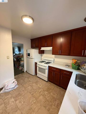857 Longwood Ave, Hayward, CA 94541