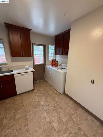 857 Longwood Ave, Hayward, CA 94541