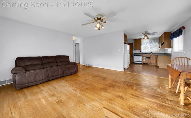 3855 Anoka Drive, Waterford Charter Township, MI 48329