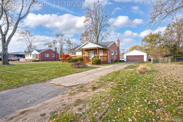 3855 Anoka Drive, Waterford Charter Township, MI 48329