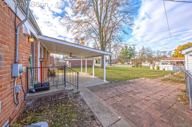 3855 Anoka Drive, Waterford Charter Township, MI 48329