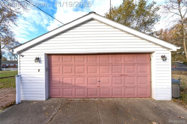 3855 Anoka Drive, Waterford Charter Township, MI 48329