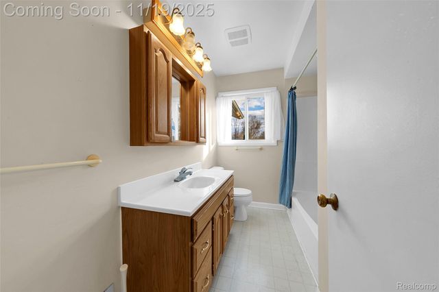 3855 Anoka Drive, Waterford Charter Township, MI 48329