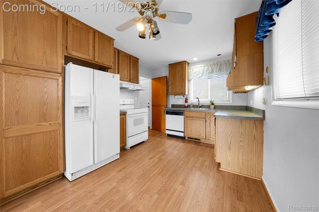 3855 Anoka Drive, Waterford Charter Township, MI 48329