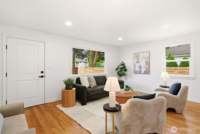 9723 Evanston Avenue N, Seattle, WA 98103