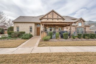 1023 Birds Fort Trail, Arlington, TX 76005