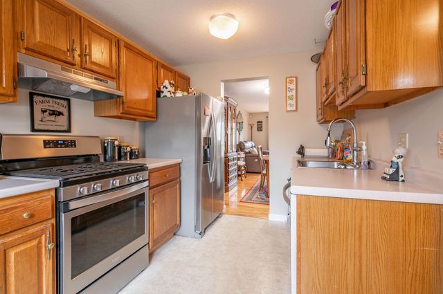 8 Bartemus Trail, Nashua, NH 03063