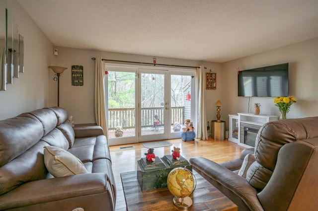 8 Bartemus Trail, Nashua, NH 03063