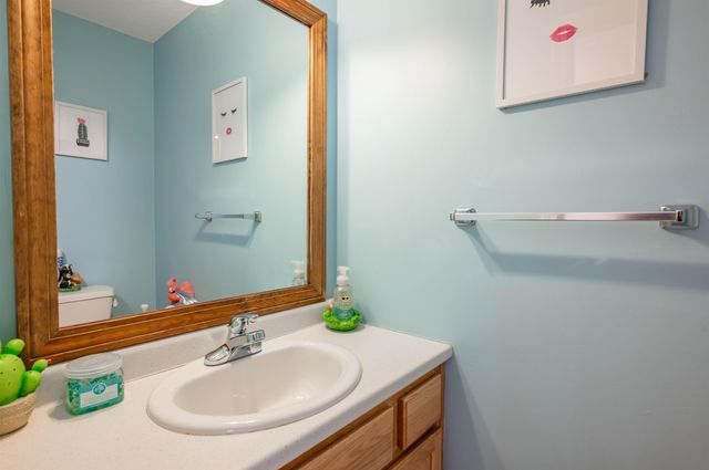 8 Bartemus Trail, Nashua, NH 03063