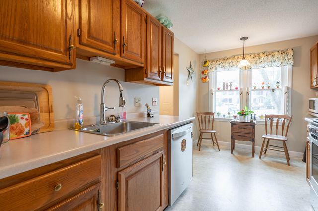 8 Bartemus Trail, Nashua, NH 03063