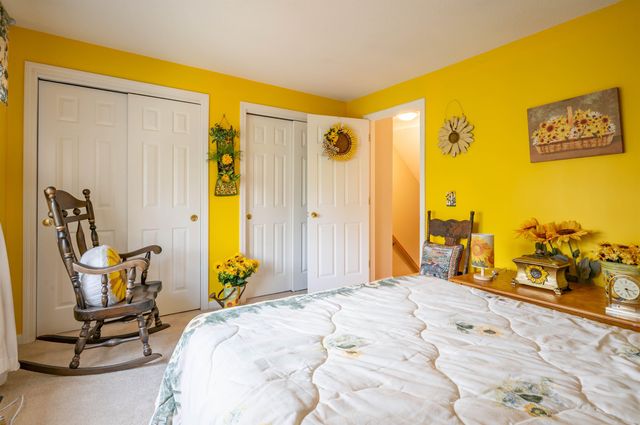 8 Bartemus Trail, Nashua, NH 03063