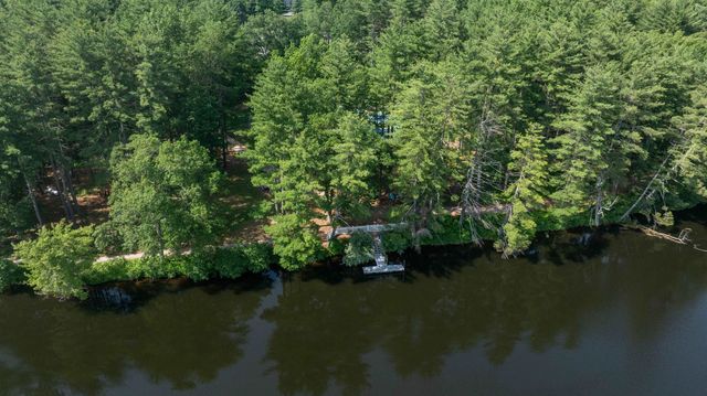 8 Bartemus Trail, Nashua, NH 03063