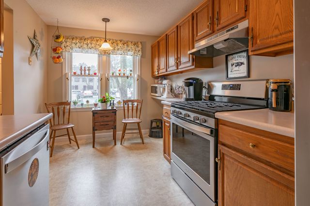 8 Bartemus Trail, Nashua, NH 03063