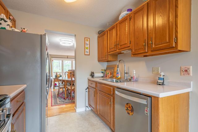 8 Bartemus Trail, Nashua, NH 03063