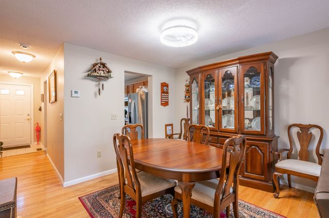 8 Bartemus Trail, Nashua, NH 03063