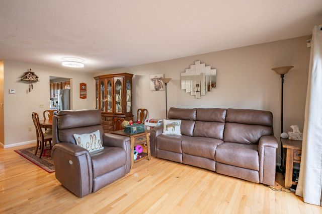8 Bartemus Trail, Nashua, NH 03063