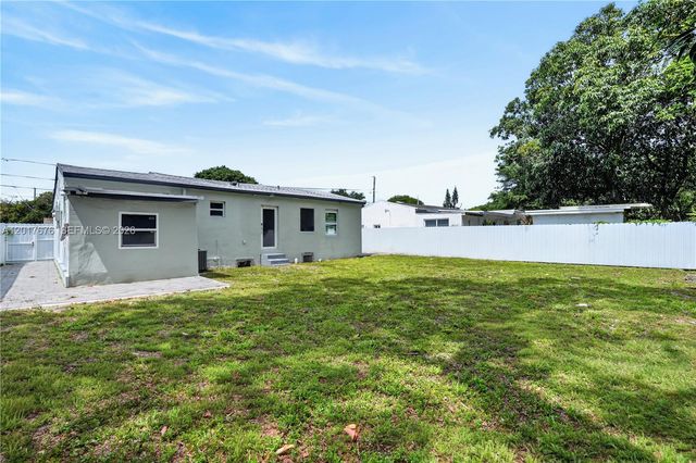 1130 NW 57th St, Miami, FL 33127