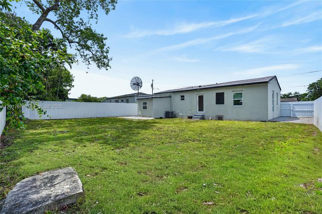 1130 NW 57th St, Miami, FL 33127