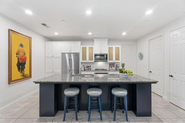 11370 N Via Napoli Drive, Fresno, CA 93730