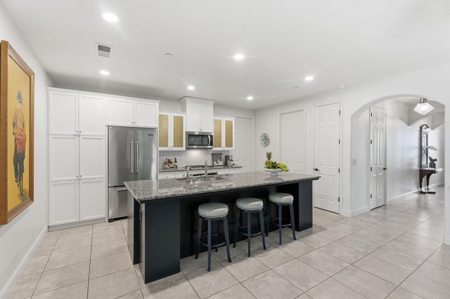 11370 N Via Napoli Drive, Fresno, CA 93730