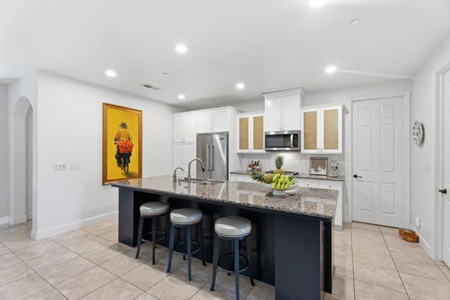 11370 N Via Napoli Drive, Fresno, CA 93730