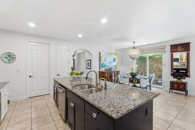 11370 N Via Napoli Drive, Fresno, CA 93730