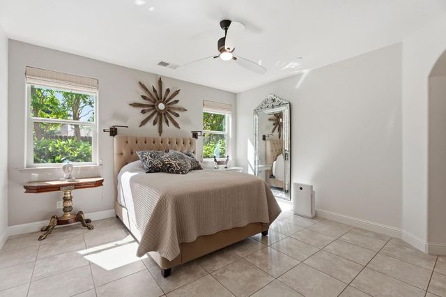 11370 N Via Napoli Drive, Fresno, CA 93730