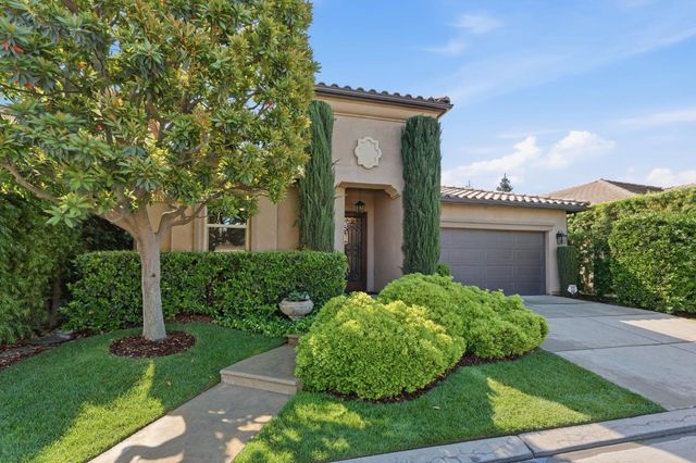 11370 N Via Napoli Drive, Fresno, CA 93730