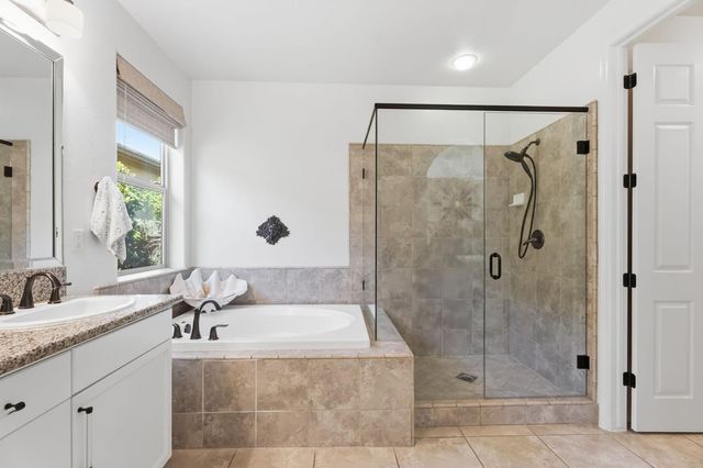 11370 N Via Napoli Drive, Fresno, CA 93730