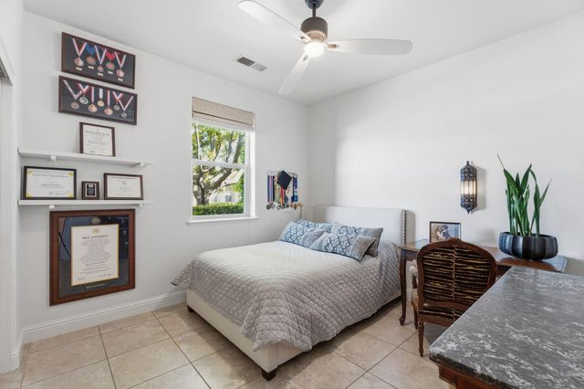 11370 N Via Napoli Drive, Fresno, CA 93730